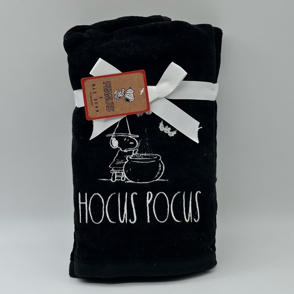 Rae Dunn x Peanuts Set of 2 Halloween Hand Towels, (16" x 30") (HOCUS POCUS) - Picture 2 of 7